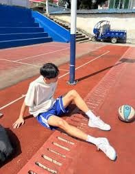 刚加盟就摆烂？国王用福克斯换来垃圾合同